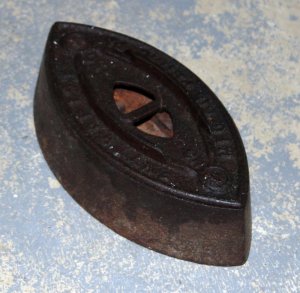 Electrochemical-cleaning-of-antique-coal-iron-3.jpg