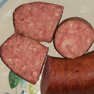 Kielbasa sliced closeup.jpg