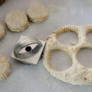 cheese biscuit 08.jpg