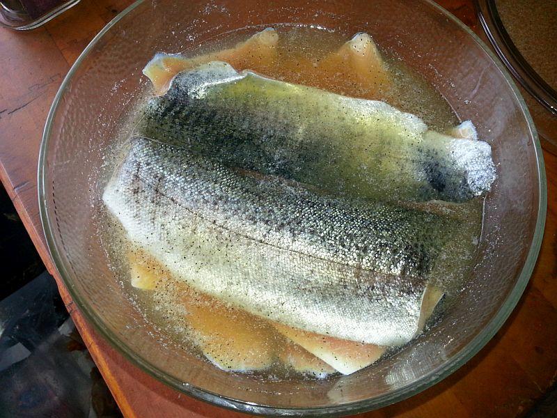 2013-11-25_smoked_trout_two_types_1.1.jpg