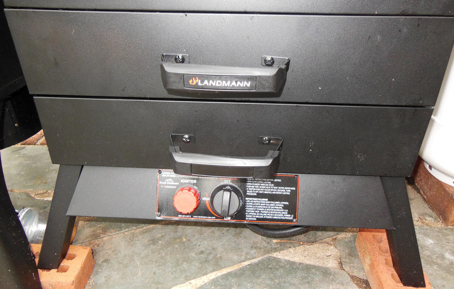 5-3895GWLA Smoker - Bottom.JPG