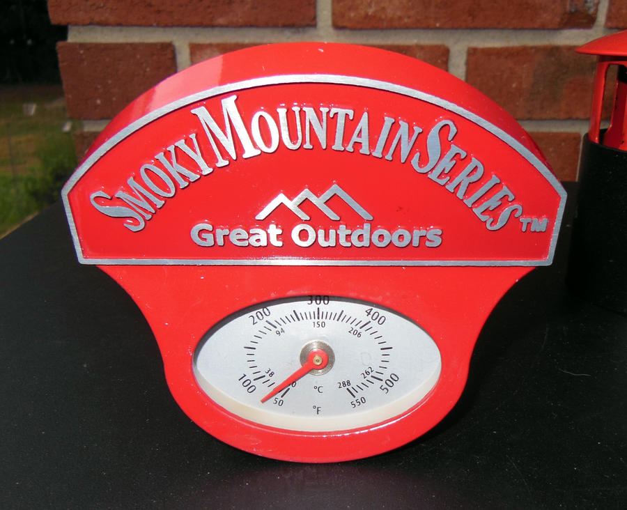 9e-3895GWLA Smoker - thermometer housing front.JPG