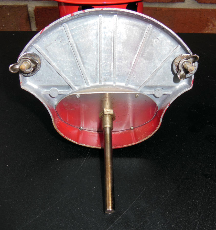 9f-3895GWLA Smoker - thermometer housing back.JPG