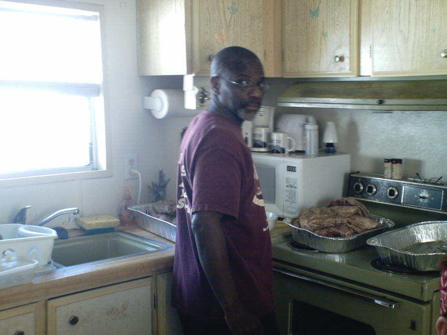 Artie, my twin from Ocala applying the rub.JPG