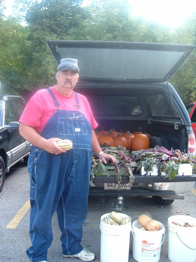 bubba veggie seller 001.JPG