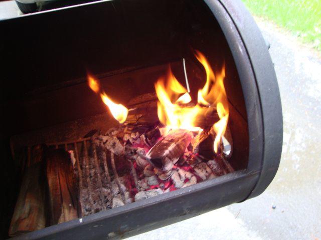 chargriller fire (2).JPG