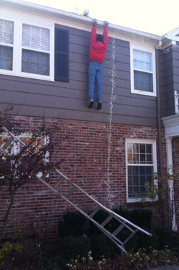 christmas-lights-prank-hoax-funny-ladder-man1.png