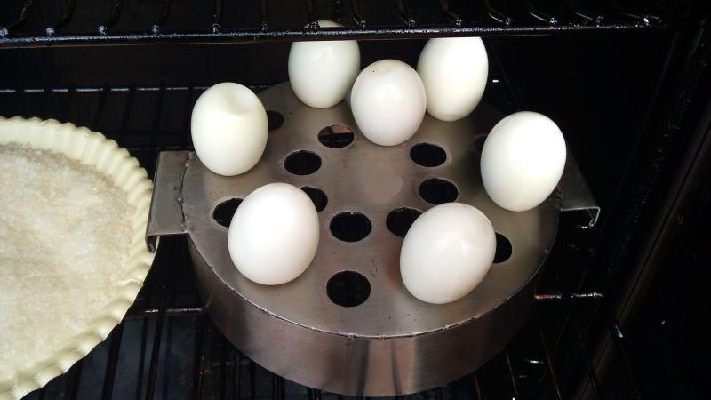 Cold smoking hard boiled eggs 01-18-2012.jpg