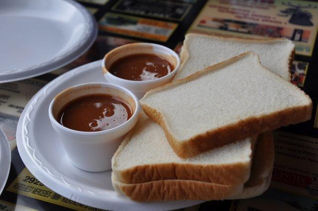 Dreamland sauce and bread 3.JPG