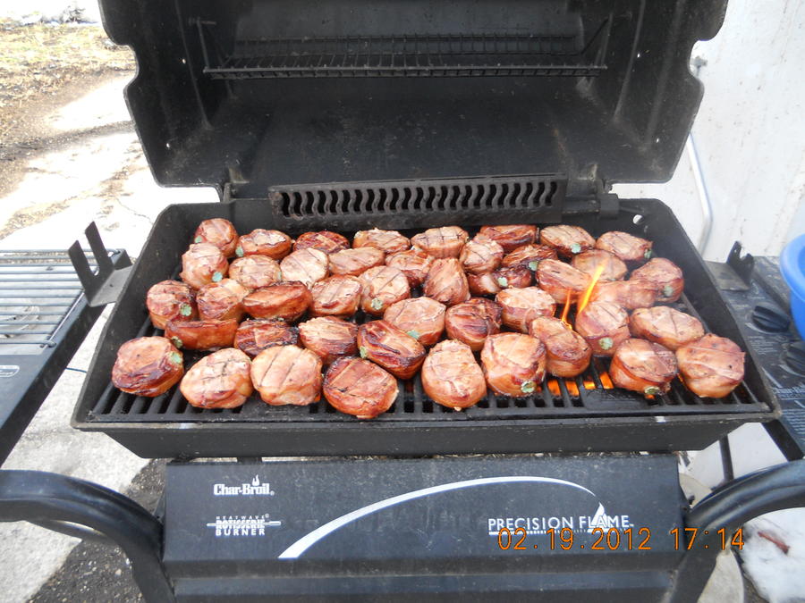 grillin pucks.JPG