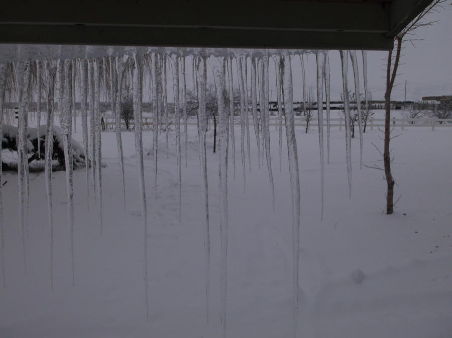 ICICLES FRONT PORCH 001.JPG
