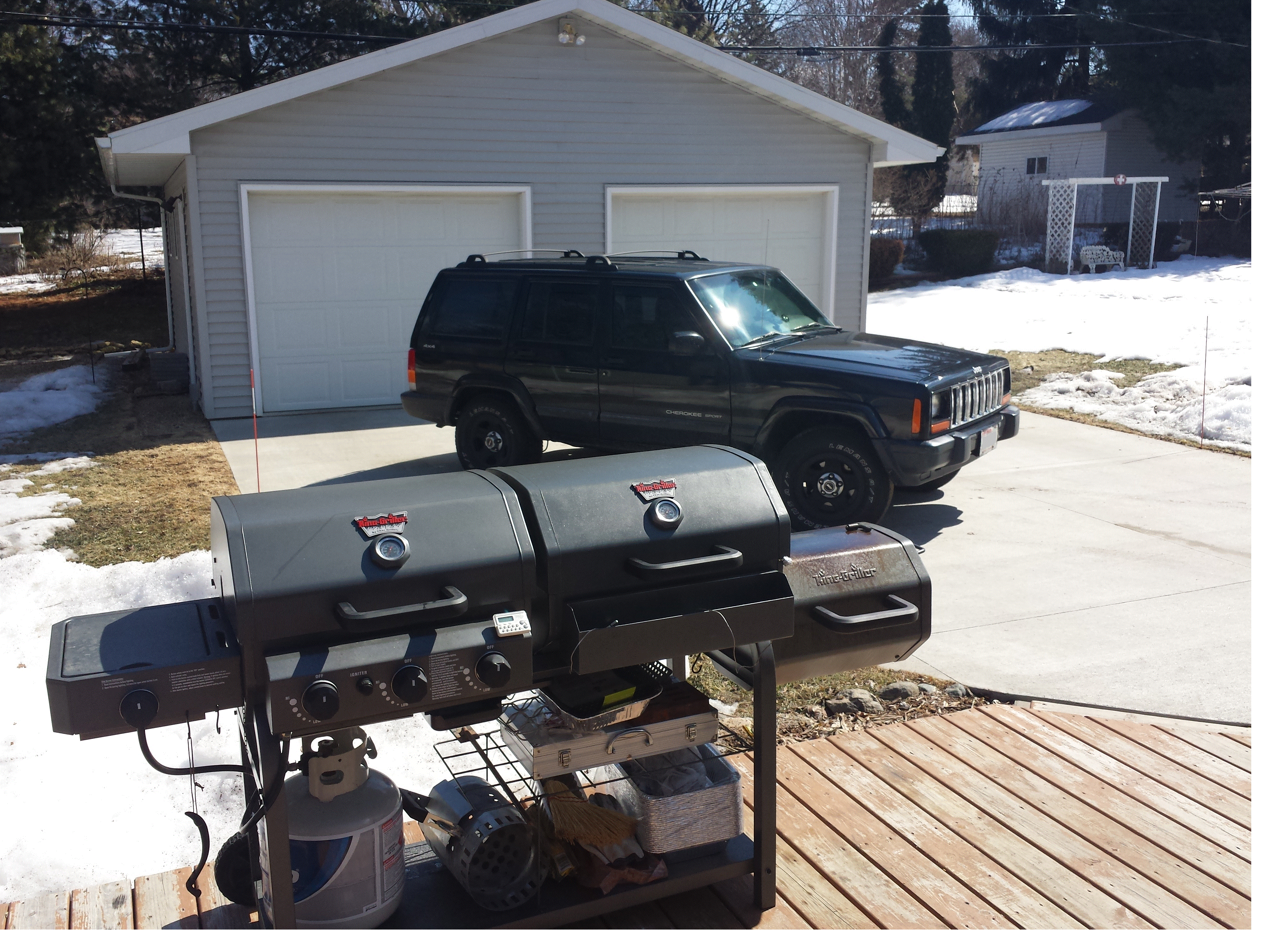 Jeep and grill.gif