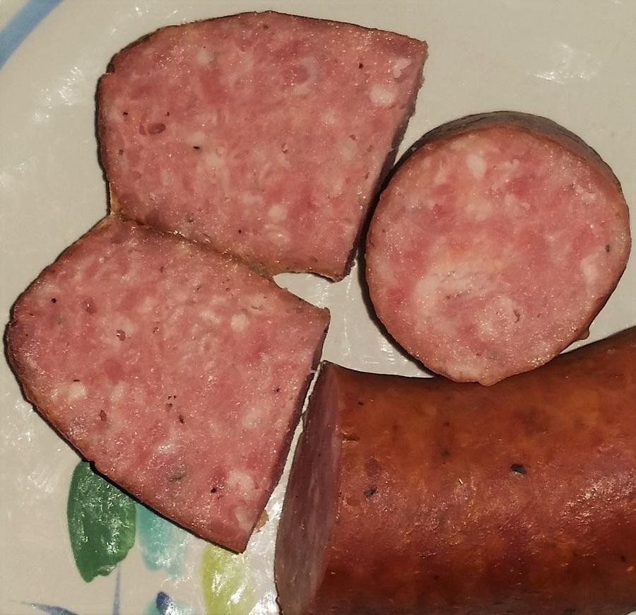 Kielbasa sliced closeup.jpg