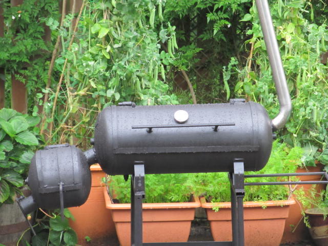 mike`s bbq 001.JPG