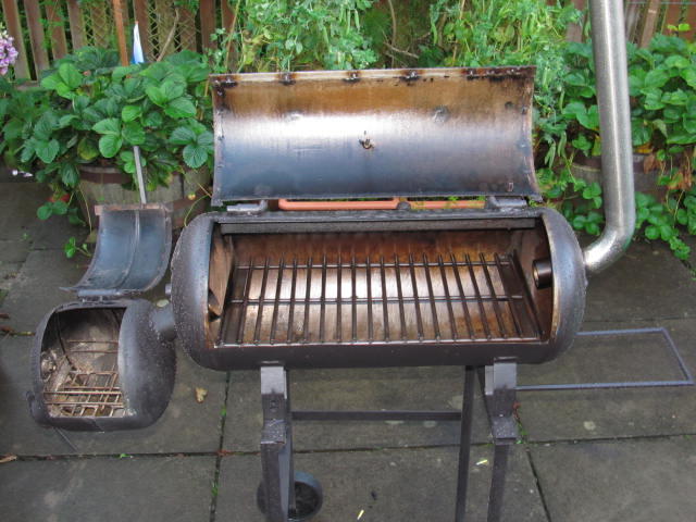 mike`s bbq 008.JPG