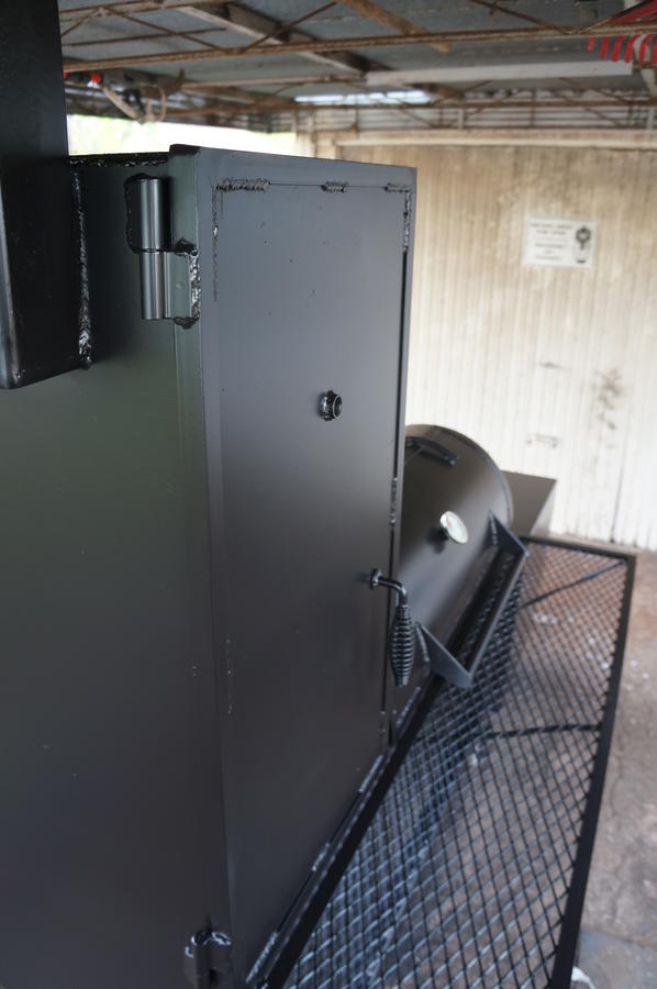 mothers day smoker 016.JPG