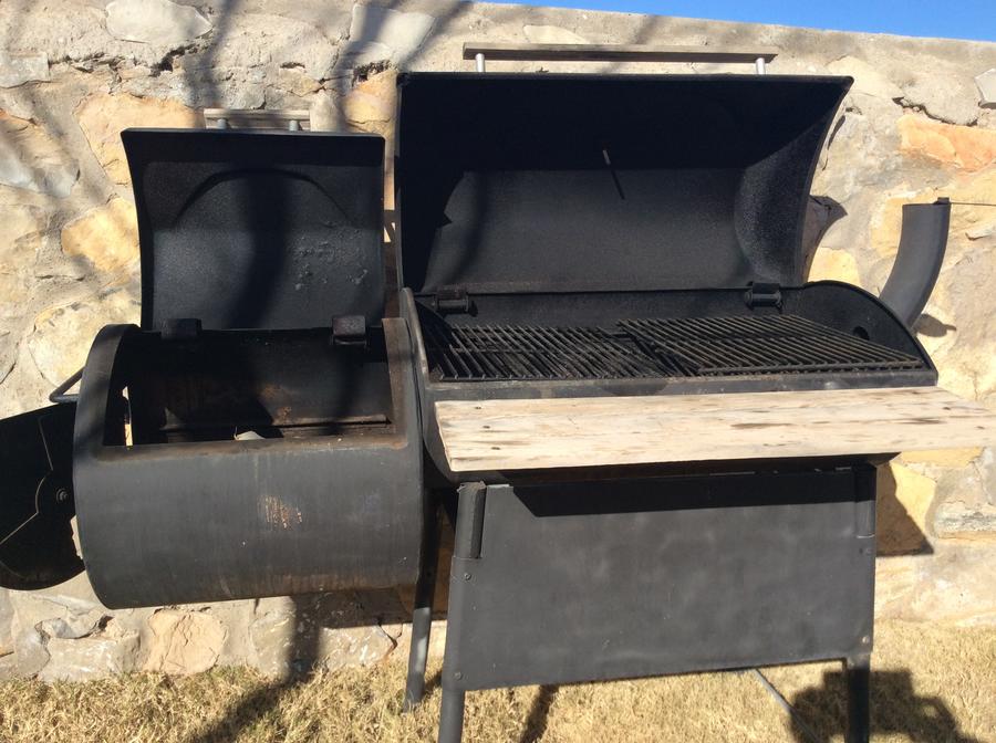 New Braunfels Offset Smoker Grill.JPG