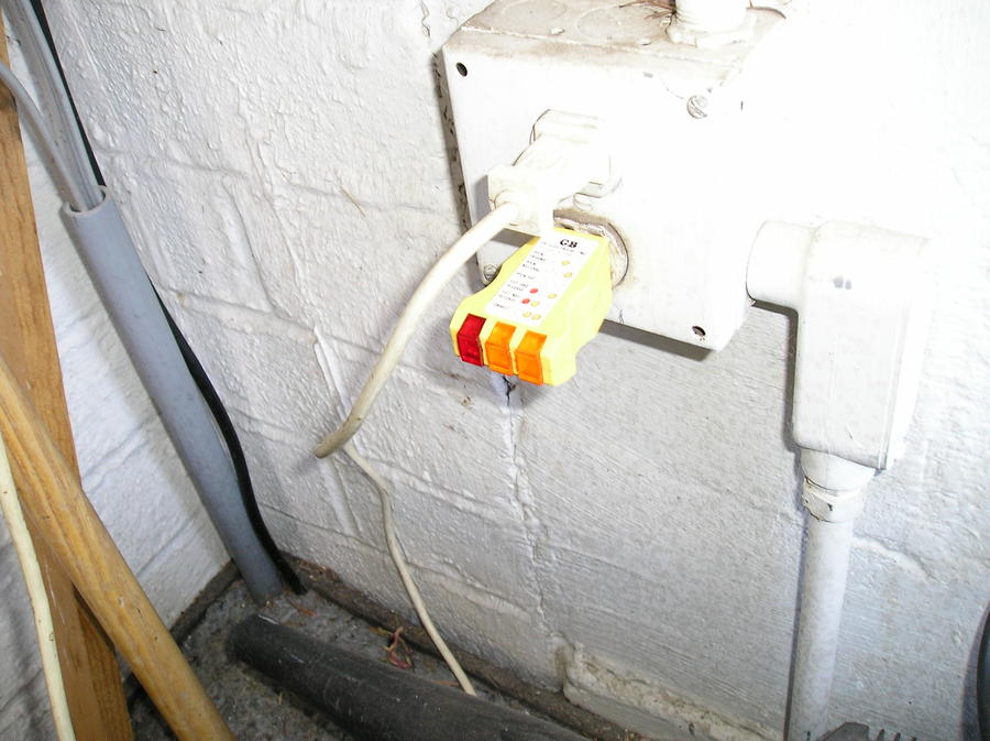 Outlet correct wiring.jpg