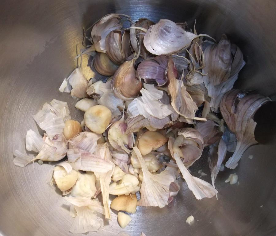 Peeled Garlic.jpg