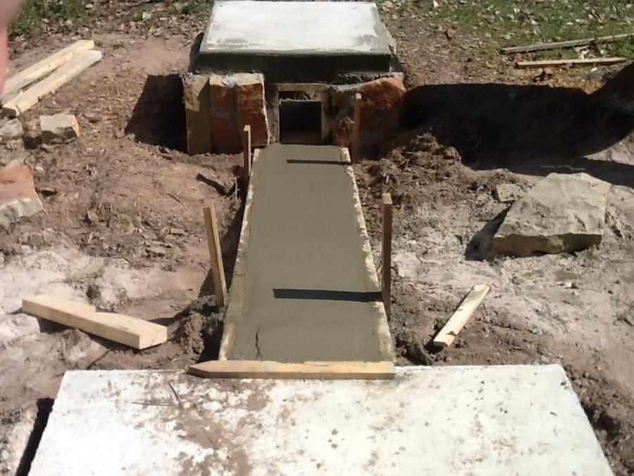 Pic 17 - Poured Concrete in Chimney Slab.jpg