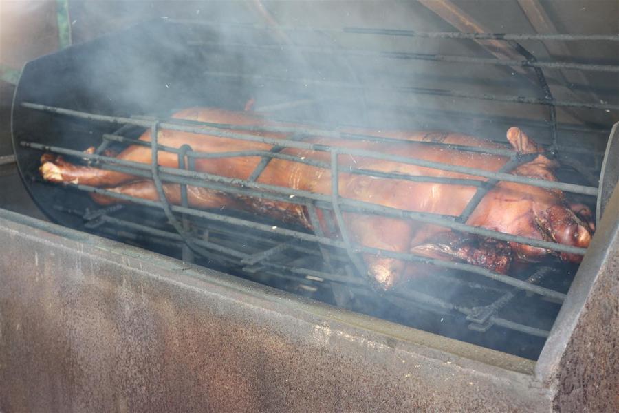 pigroast 2010 116.JPG