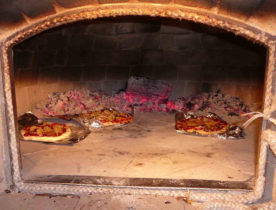 pizzas-in-oven-web.jpg