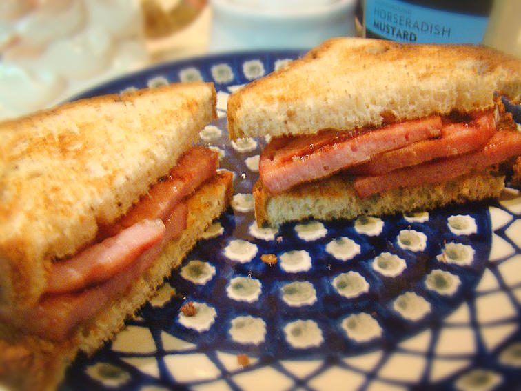 porkroll_sandwich_lg_zpsa142e041.jpg