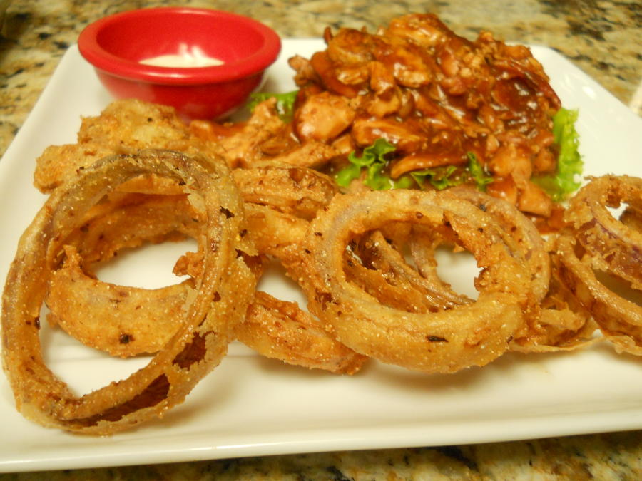 Pulled Smoked Chicken & Onion Rings Q-view.JPG