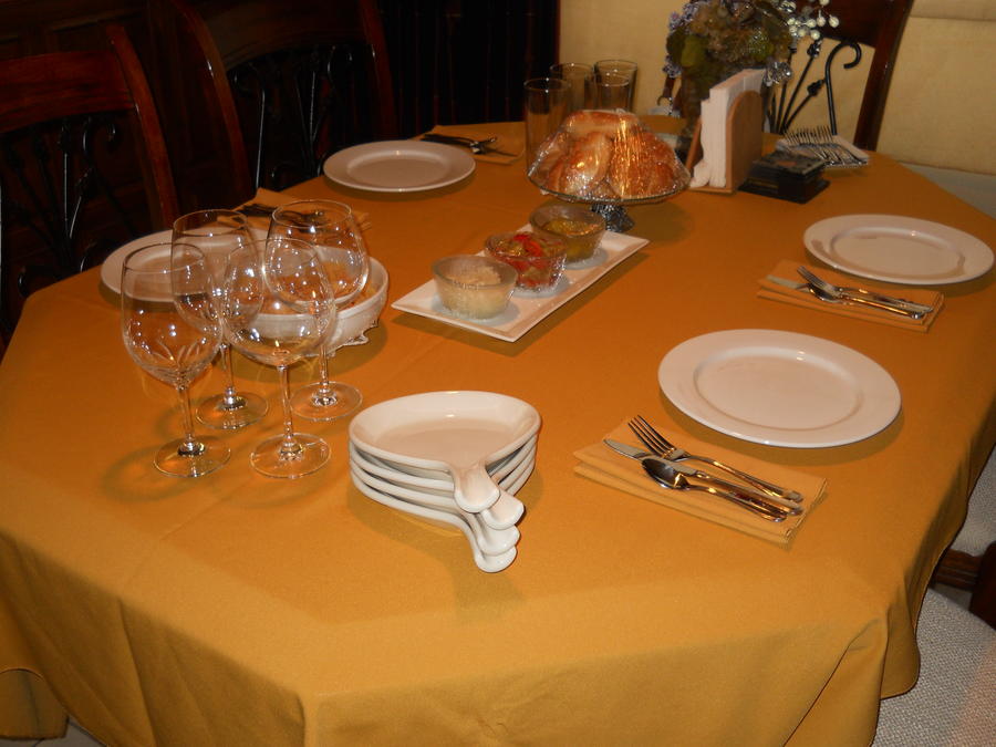 Q-view table b4 dinner.JPG