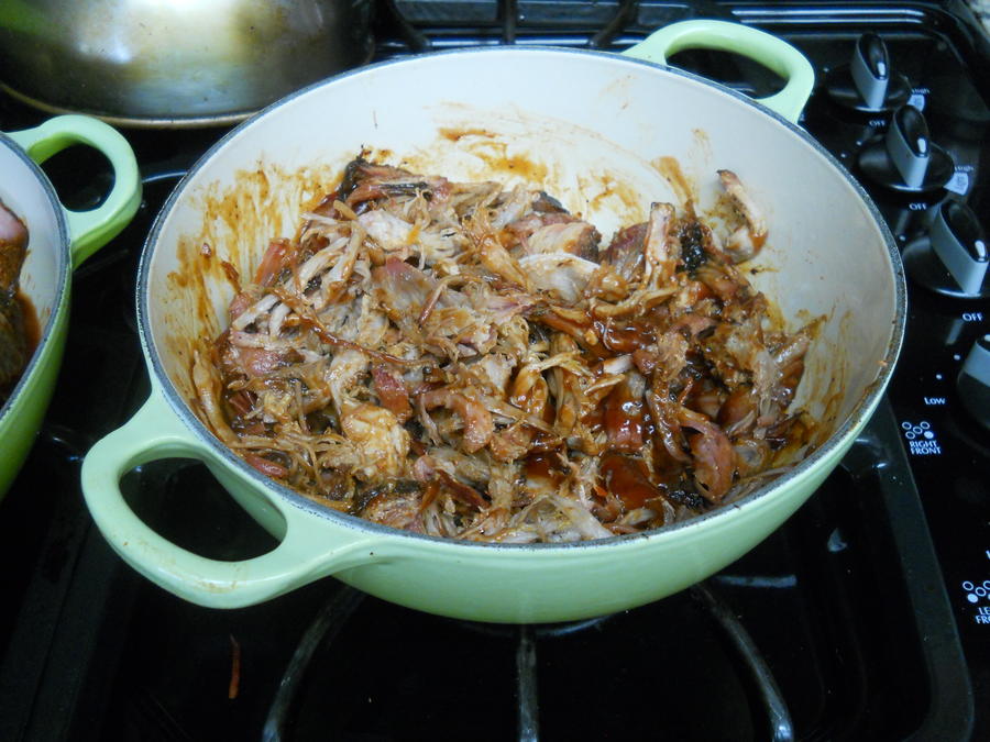Q-view warming up pulled pork 2 (2).JPG