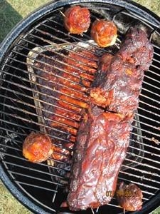 ribs.moinks on grill.jpg