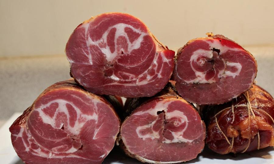 Rolled Shoulder Bacon001_v2.jpg