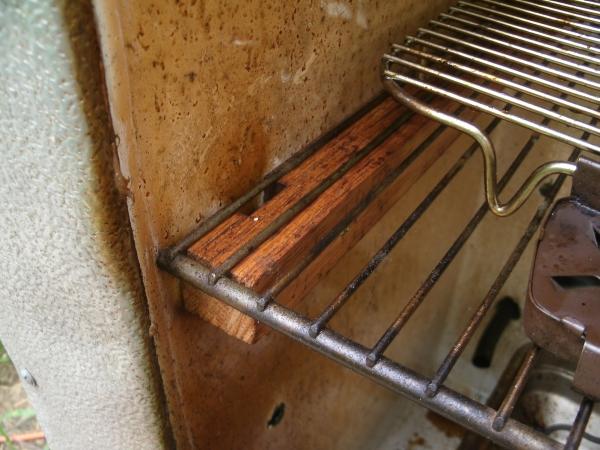 shelf hanger detail.jpg