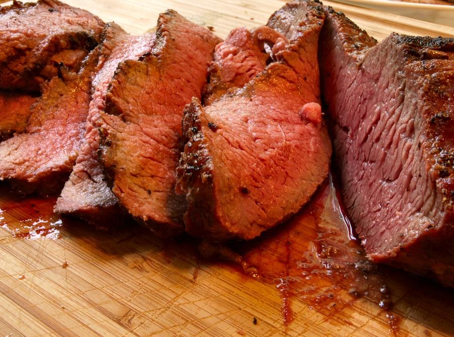 Sliced tri tip 8-31-2010.jpg