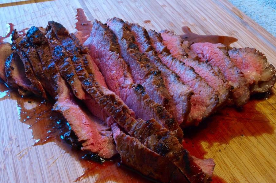 sliced tri tip 9-12-2010.jpg