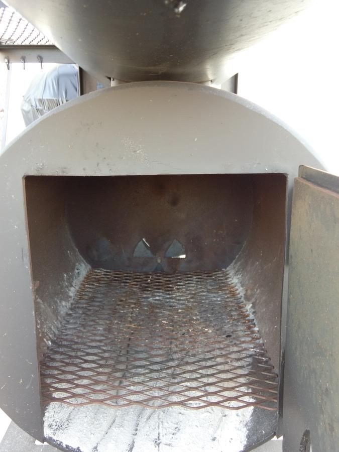 Smoker Firebox With Grate.jpg