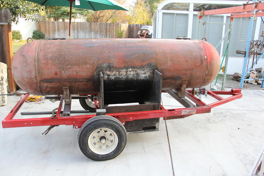 Smoker on trailer 006.JPG