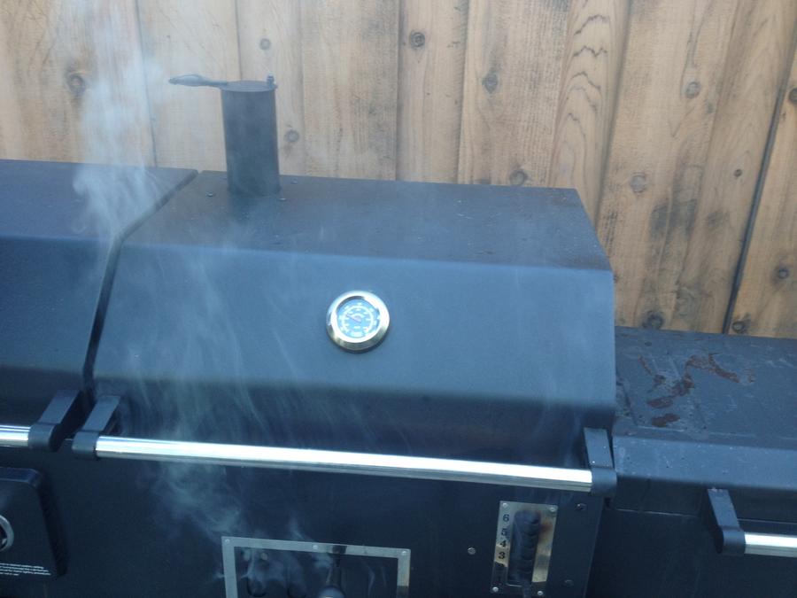 Smoker smokin.JPG