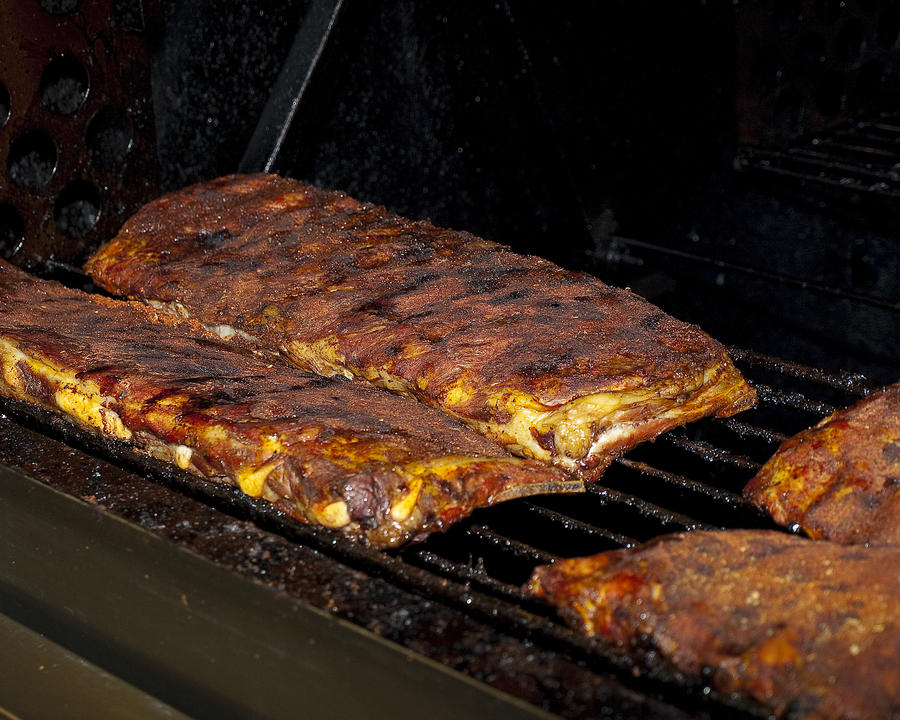 Smoking_Ribs2_8x10_P2121804.jpg