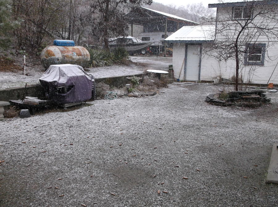 Snow this spring 002.JPG
