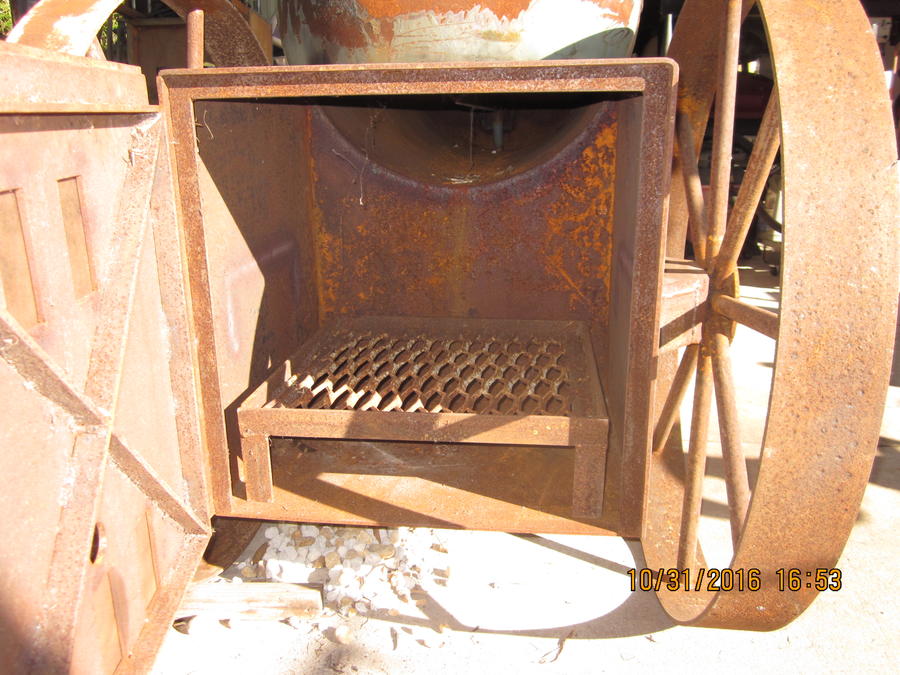 Tractor Smoker 018.JPG