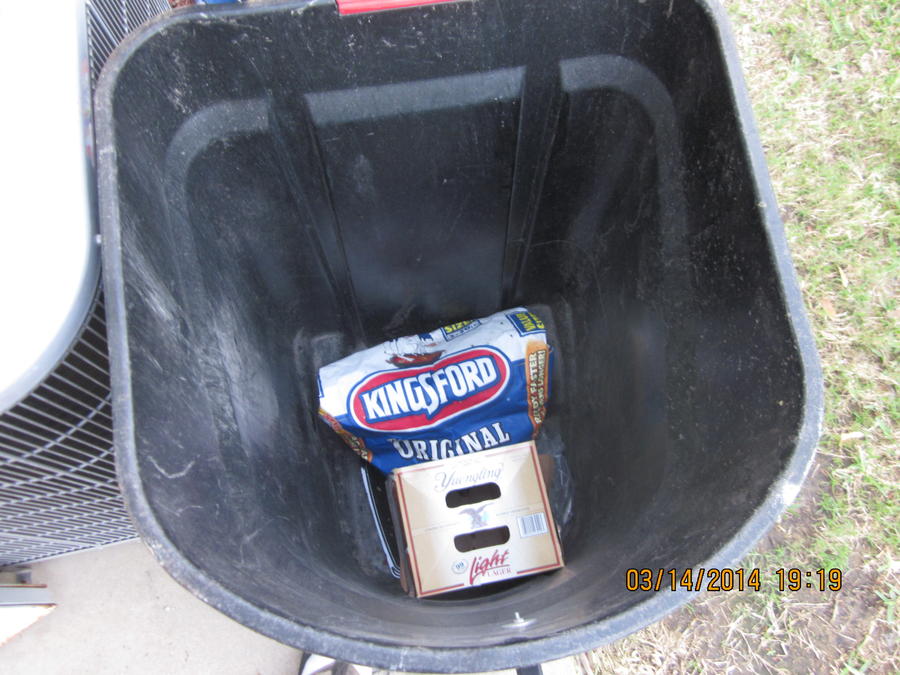 Trash Can 003.JPG