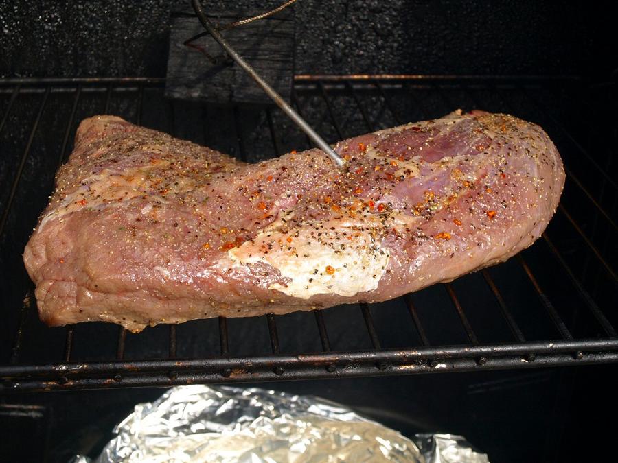 Tri Tip in smoker 8-31-2010.jpg