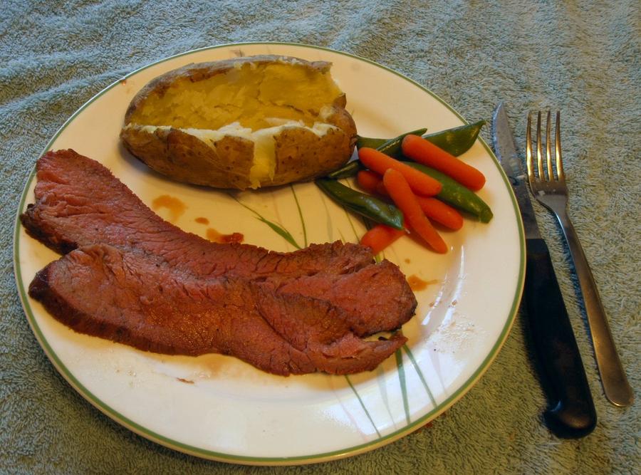 tri tip on plate 9-12-2010.jpg